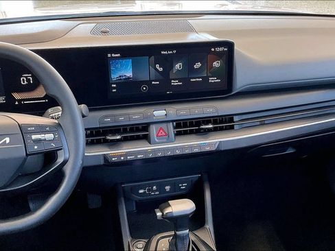 Used 2025 Kia K4 FWD image 6