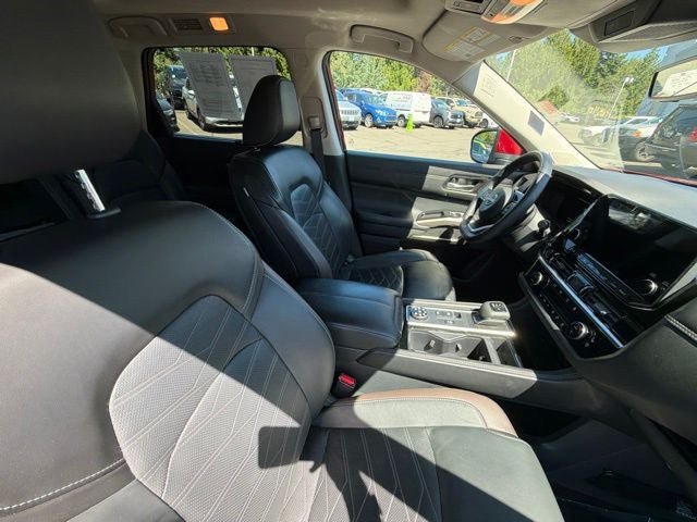 Used 2024 Nissan Pathfinder Platinum w/ Lighting Package (N93) AWD/4WD image 20