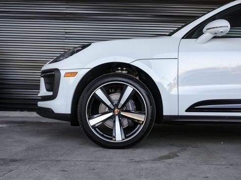 Certified 2026 Porsche Macan AWD/4WD image 13