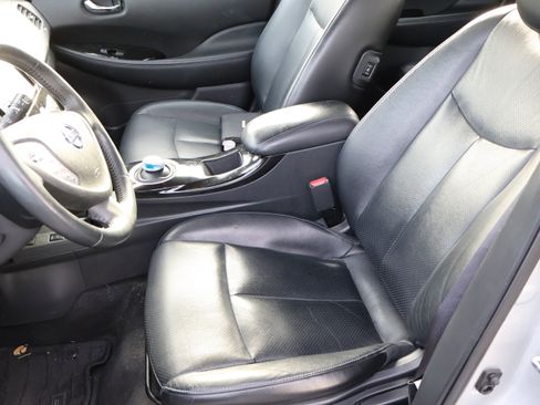 Used 2015 Nissan Leaf SL w/ Premium Package image 41