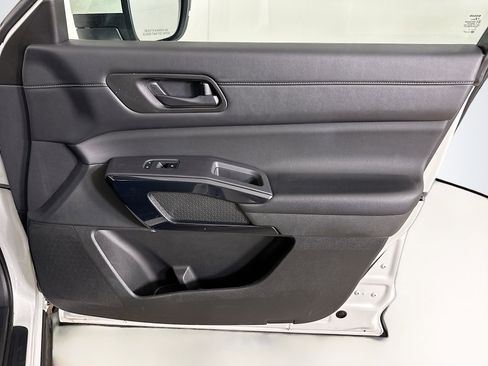 Used 2024 Nissan Pathfinder SV image 32