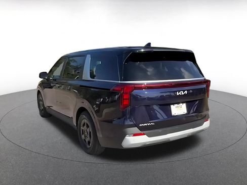 Used 2026 Kia Carnival FWD image 11