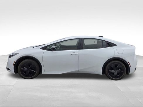 Used 2026 Toyota Prius Plug-In Hybrid image 2