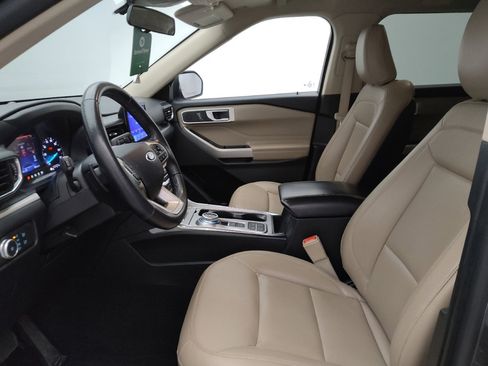 Used 2020 Ford Explorer XLT w/ Equipment Group 202A RWD image 17