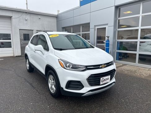 Used 2018 Chevrolet Trax LT w/ LT Convenience Package image 2