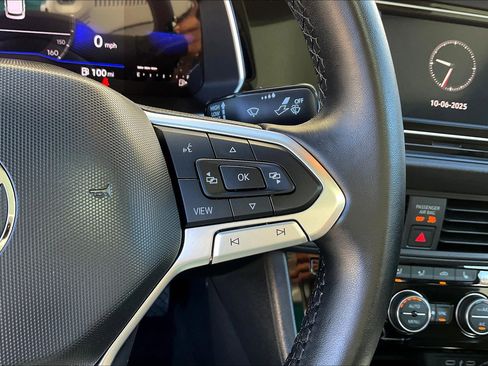 Certified 2023 Volkswagen Jetta SE image 19