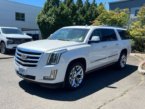 Used 2017 Cadillac Escalade ESV Premium Luxury AWD/4WD image 3