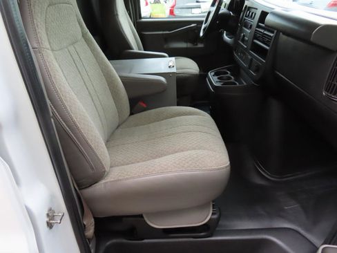 Used 2022 Chevrolet Express 2500 w/ Driver Convenience Package RWD image 11