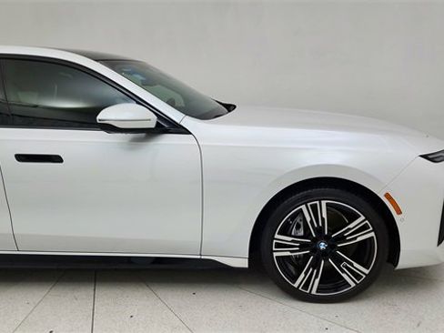 Used 2023 BMW i7 xDrive60 image 7