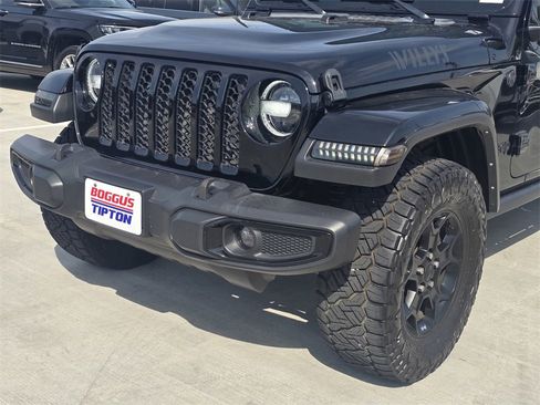 Used 2023 Jeep Gladiator Willys image 9