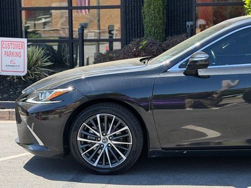 Used 2025 Lexus ES 300h w/ Premium Package image 10