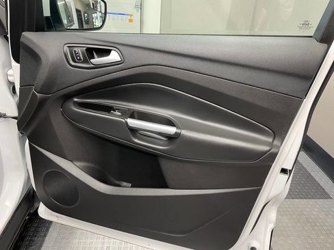 Used 2017 Ford Escape SE image 22