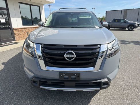 Used 2023 Nissan Pathfinder Platinum image 10