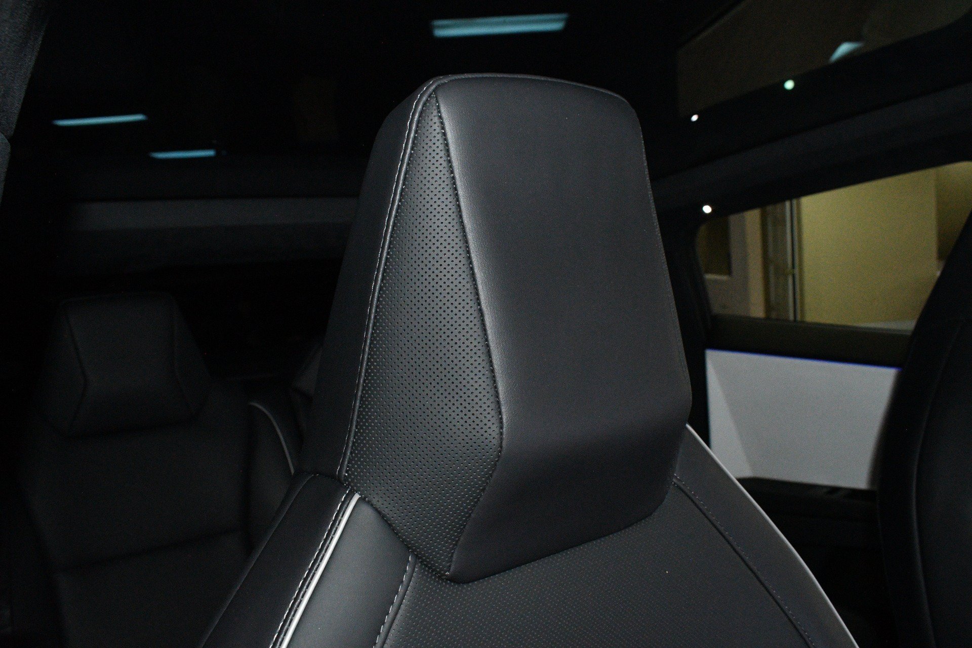 Used 2024 Tesla Cybertruck AWD Crew Cab image 10