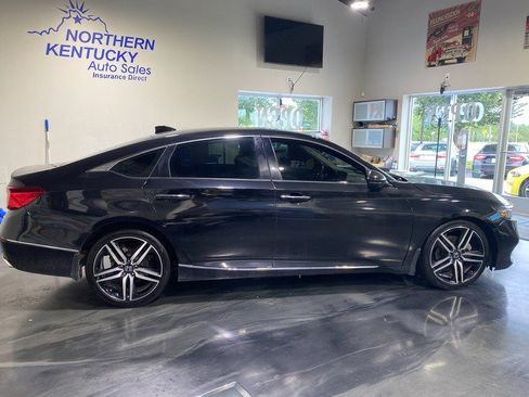 Used 2020 Honda Accord Touring image 2