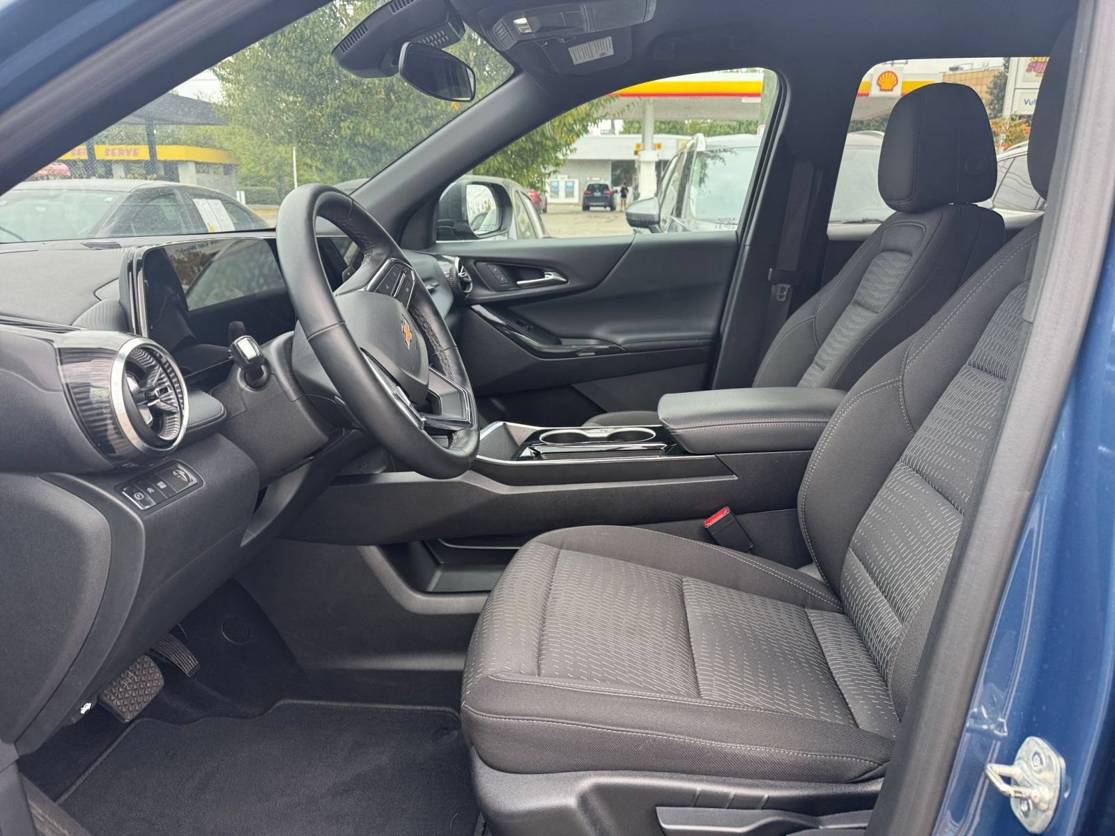 Used 2025 Chevrolet Equinox LT FWD image 27
