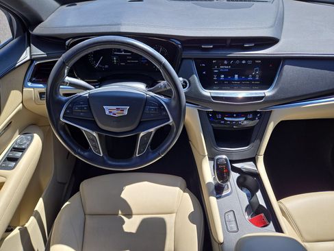 Used 2018 Cadillac XT5 Premium Luxury w/ Driver Assist Package FWD image 14