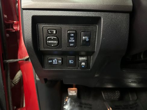 Used 2019 Toyota Tundra SR5 w/ TRD Off Road Package AWD/4WD image 31