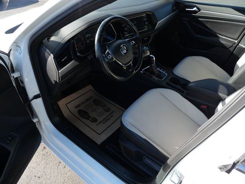 Used 2019 Volkswagen Jetta R-Line image 9