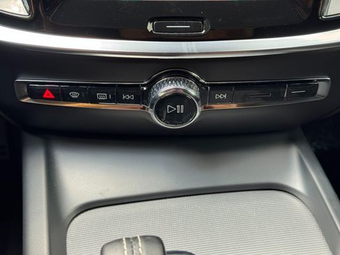 Used 2022 Volvo S60 B5 R-Design w/ Climate Package FWD image 27