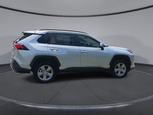 Used 2025 Toyota RAV4 LE AWD/4WD image 9