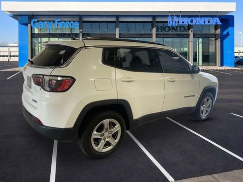 Used 2024 Jeep Compass Latitude AWD/4WD image 2