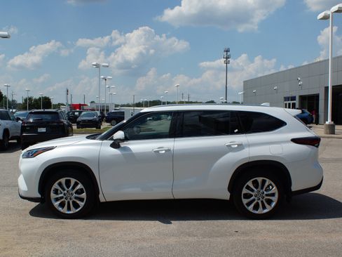 Used 2026 Toyota Highlander Limited AWD/4WD image 13