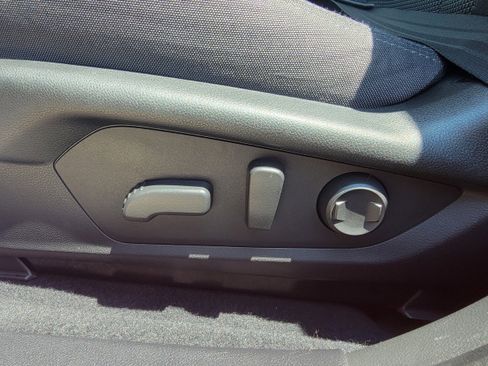 Used 2024 Subaru Crosstrek 2.0i Premium image 15