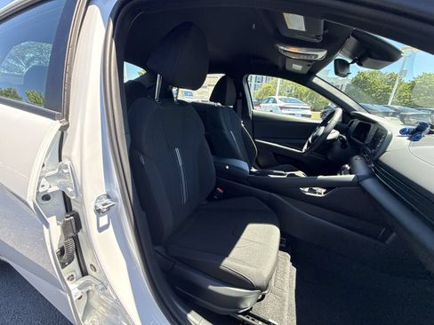 New 2026 Hyundai Elantra Sport FWD image 25