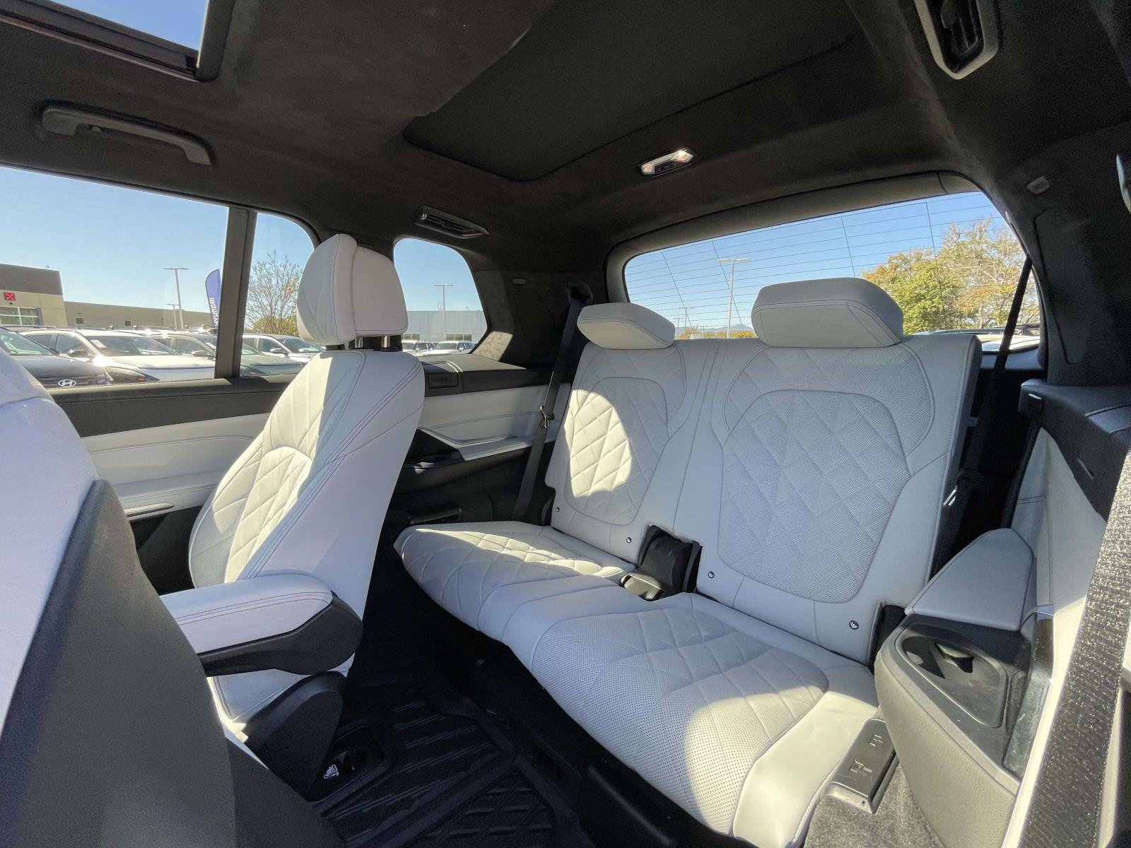 Used 2023 BMW X7 xDrive40i w/ M Sport Package AWD/4WD image 5