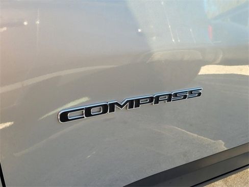 Certified 2023 Jeep Compass Limited image 4