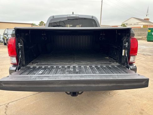 Used 2022 Toyota Tacoma SR5 w/ Technology Package RWD image 45