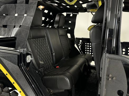 Used 2012 Jeep Wrangler Unlimited Sahara w/ Connectivity Group image 33