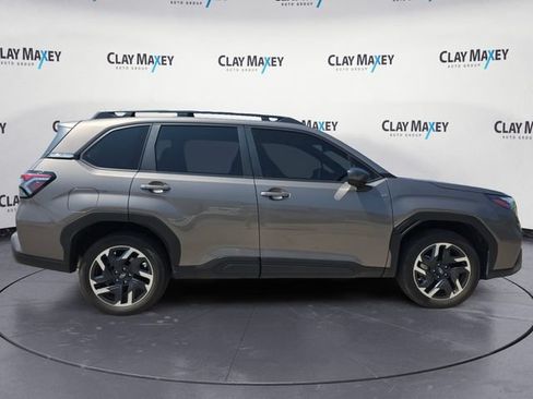 Used 2025 Subaru Forester Premium AWD/4WD image 6