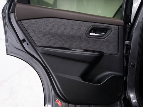 Used 2023 Nissan Rogue SV image 23