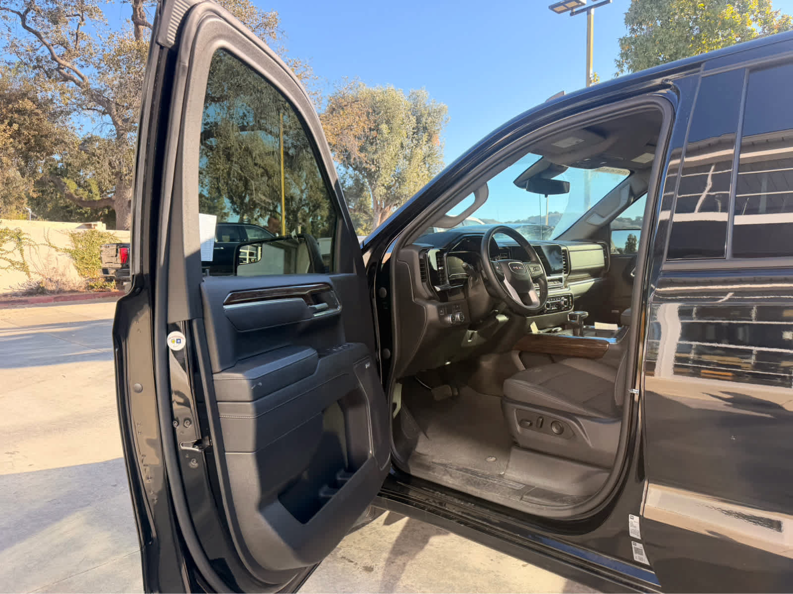 Used 2023 GMC Sierra 1500 Elevation w/ Preferred Package RWD image 5
