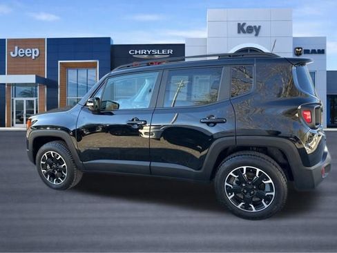Used 2023 Jeep Renegade Latitude image 10