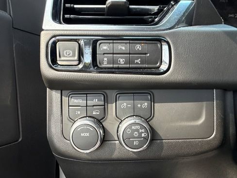 Used 2025 GMC Yukon XL Denali AWD/4WD image 57