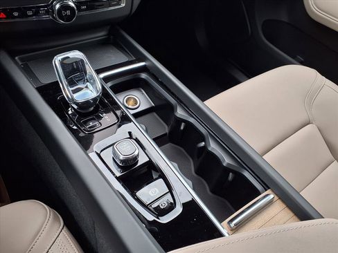 New 2026 Volvo XC60 B5 Plus w/ Protection Package Premier image 14