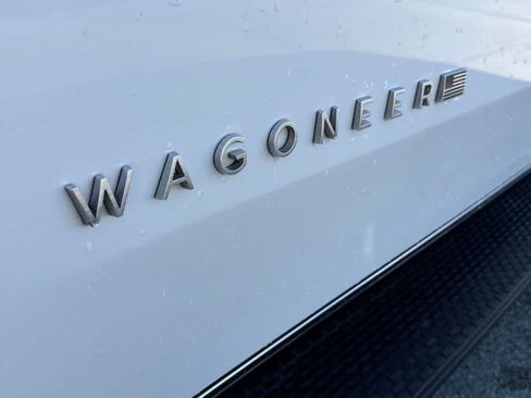 Used 2024 Jeep Wagoneer L Series II w/ Flexible Seating Group AWD/4WD image 10