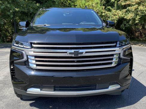 Used 2023 Chevrolet Tahoe High Country w/ Premium Package 2 AWD/4WD image 3