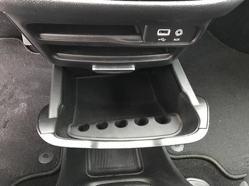 Used 2018 Chrysler Pacifica Touring-L w/ Premium Audio Group image 17