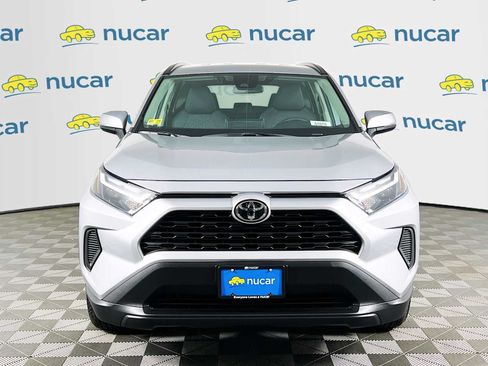Used 2025 Toyota RAV4 XLE AWD/4WD image 2