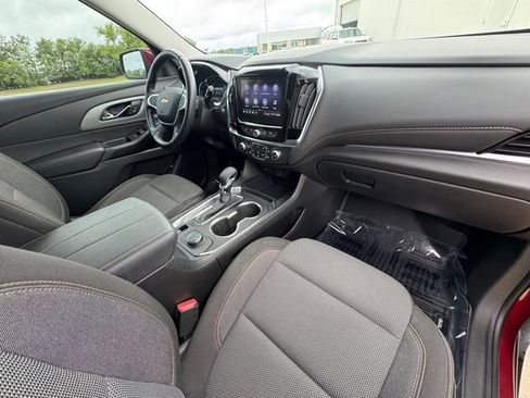 Used 2021 Chevrolet Traverse LT FWD image 32