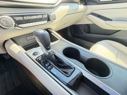 Used 2025 Nissan Altima 2.5 SV image 39