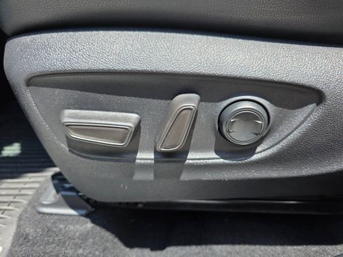 Used 2021 Toyota Highlander XLE AWD/4WD image 14