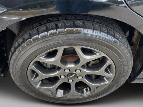 Used 2018 Chrysler 300 S AWD/4WD image 8