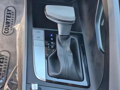 Used 2025 Hyundai Elantra SE FWD image 25