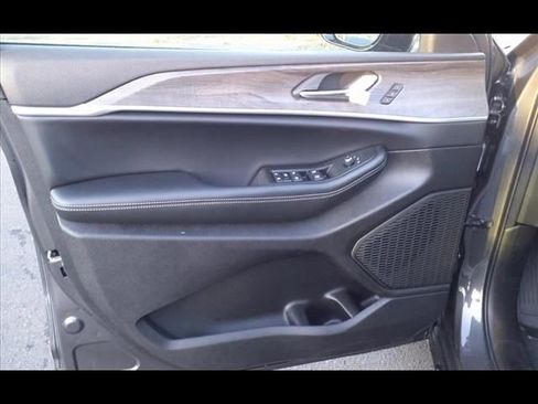 New 2024 Jeep Grand Cherokee L Limited image 13