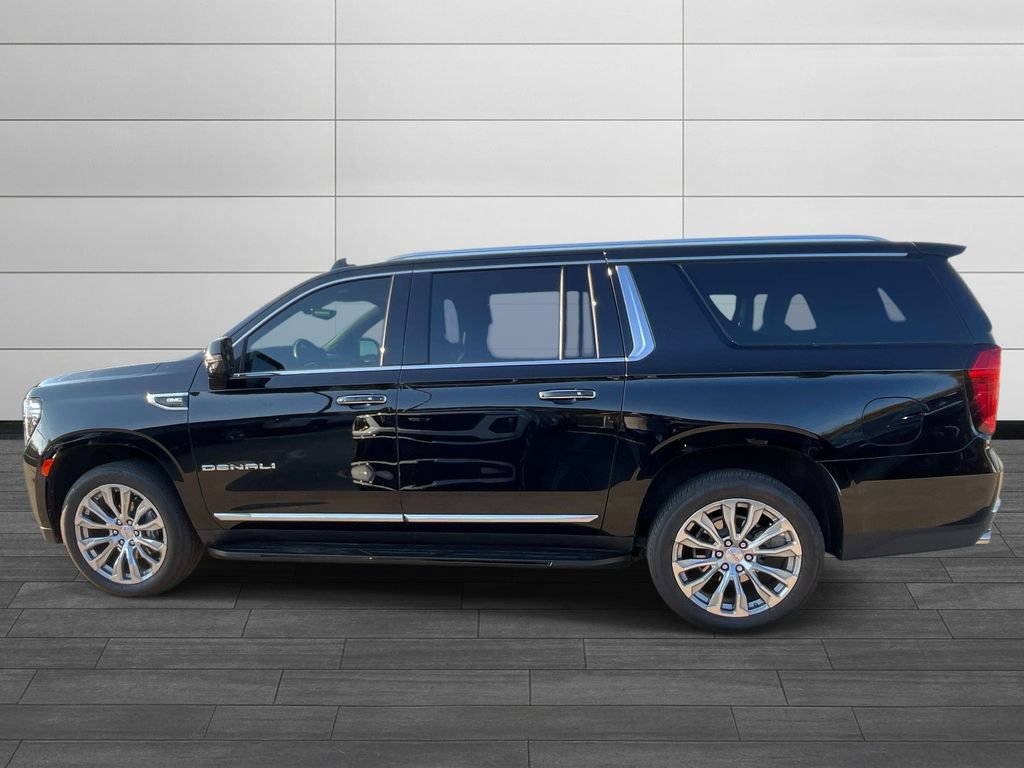 Used 2023 GMC Yukon XL Denali w/ Advanced Technology Package AWD/4WD image 2